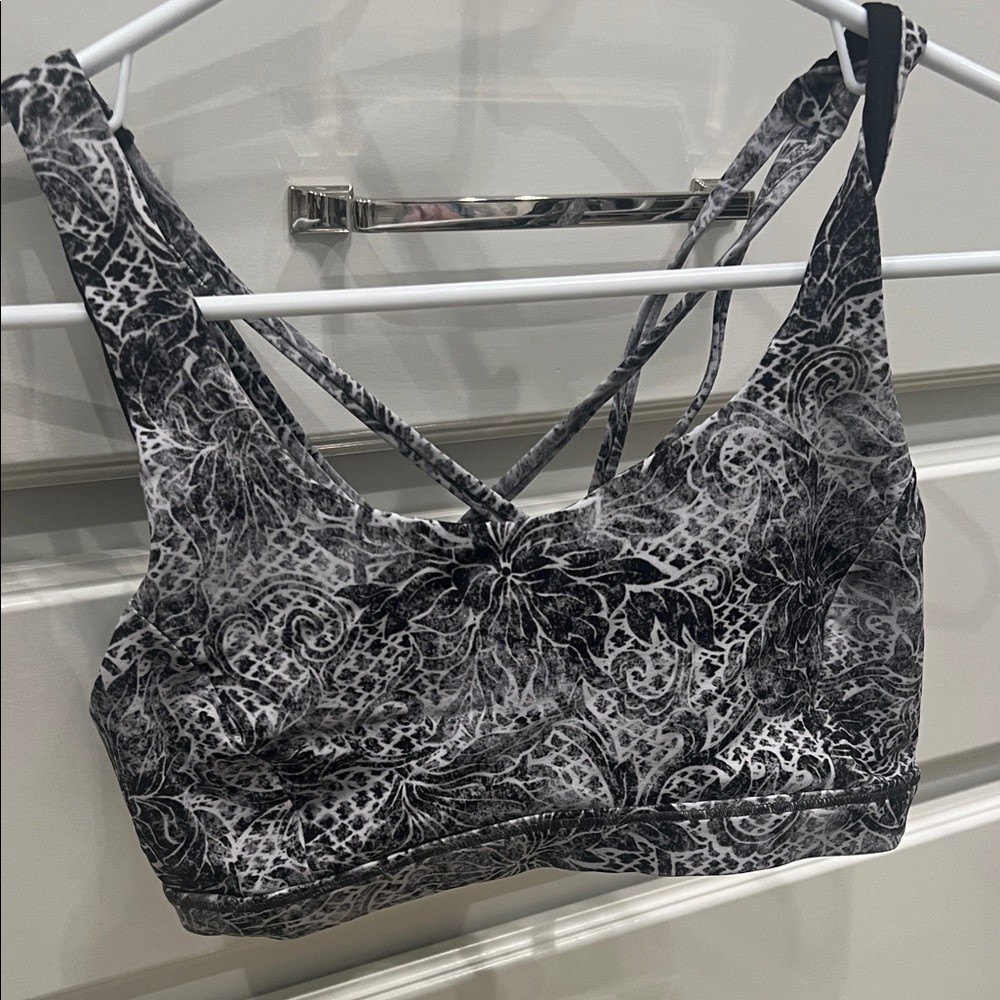 Women's Lululemon Black and Gray/White  Pattern Sports Bra.